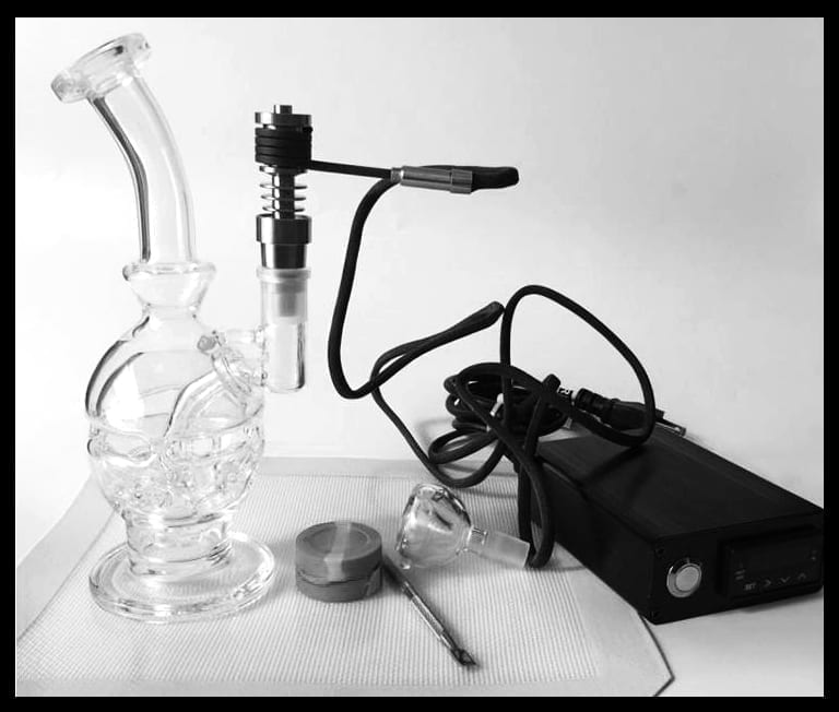 Desktop eNail is used in combination with a dab rig