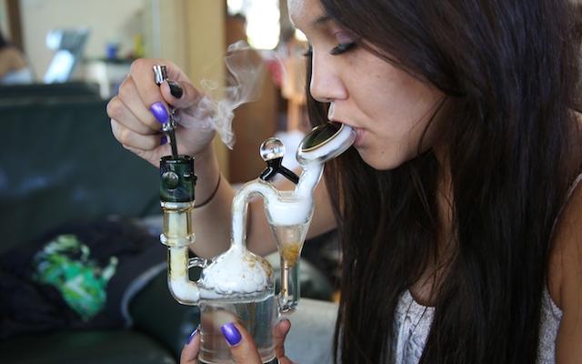 There are many ways to do a 'dab'; dab rigs, eNails and vape pens